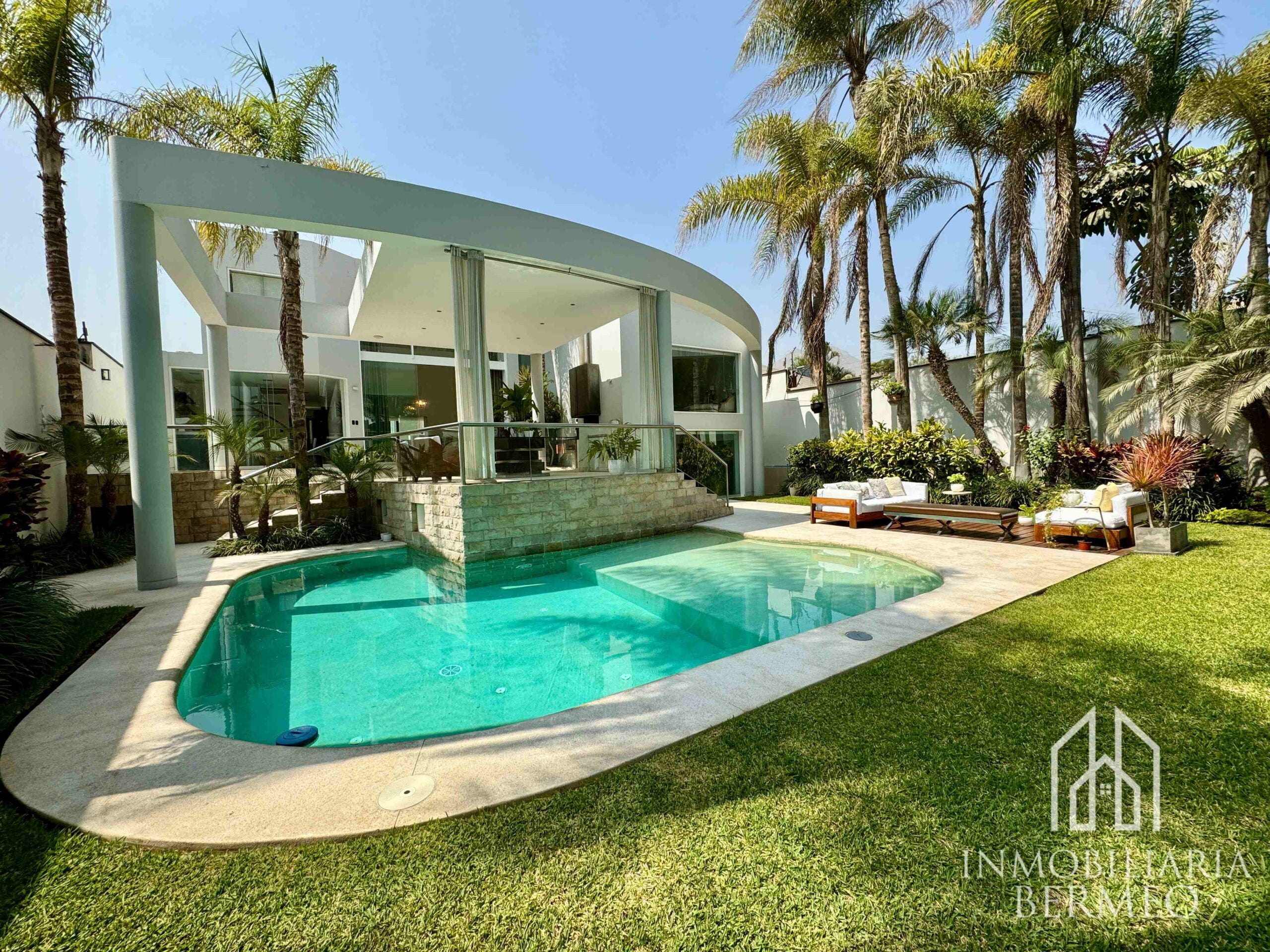 Casa de Diseñador en Zona Exclusiva