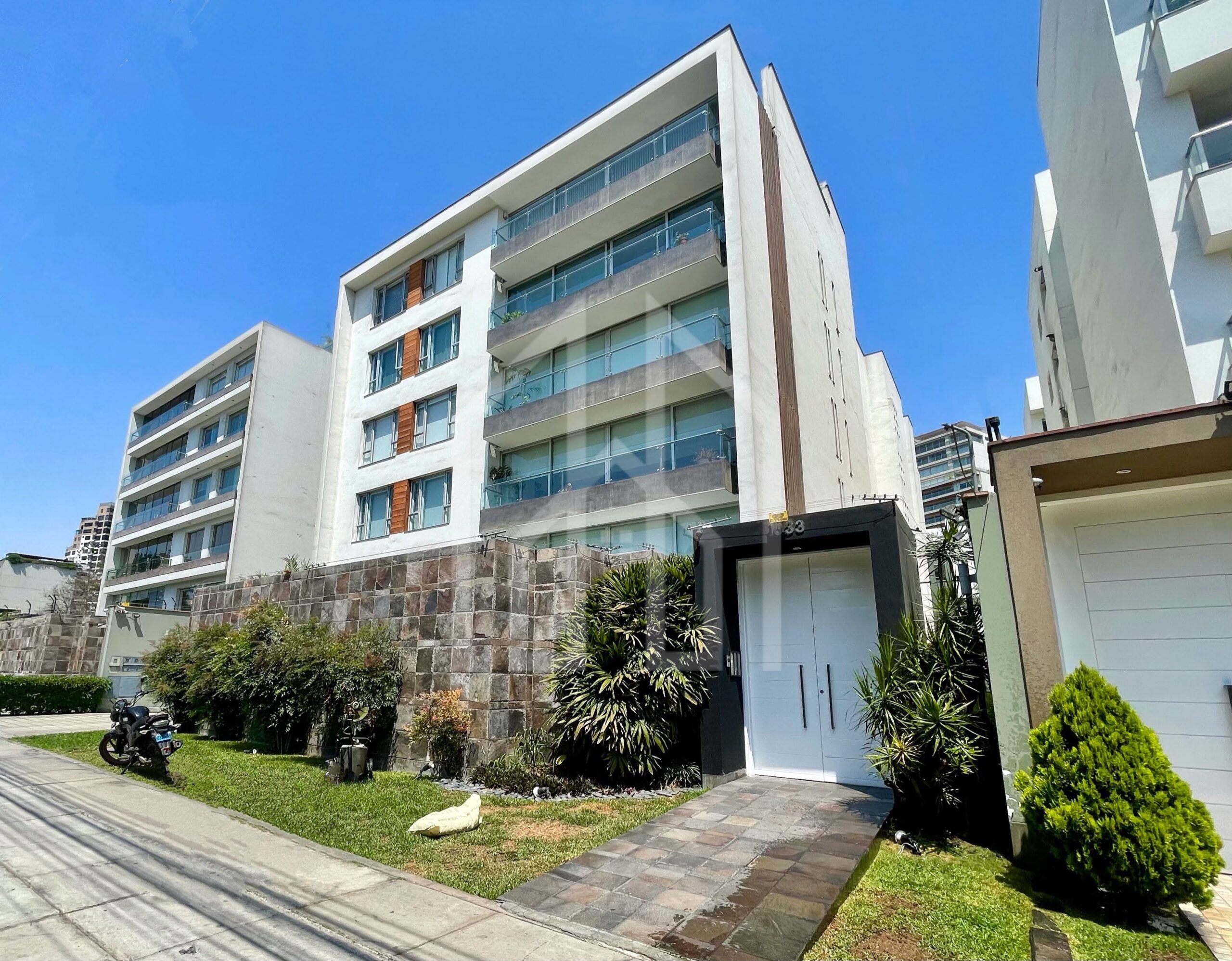 Precioso y Moderno Flat con Vistas a Jardines en Condominio
