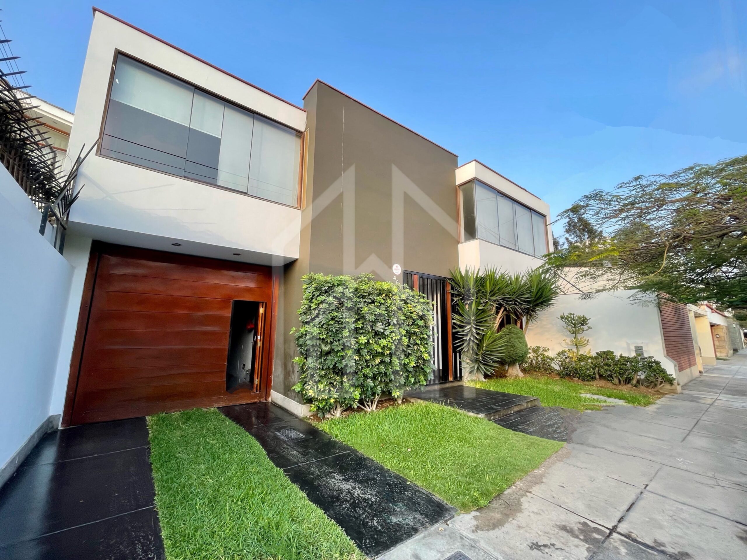 Casa Espaciosa en La Aurora Totalmente Remodelada