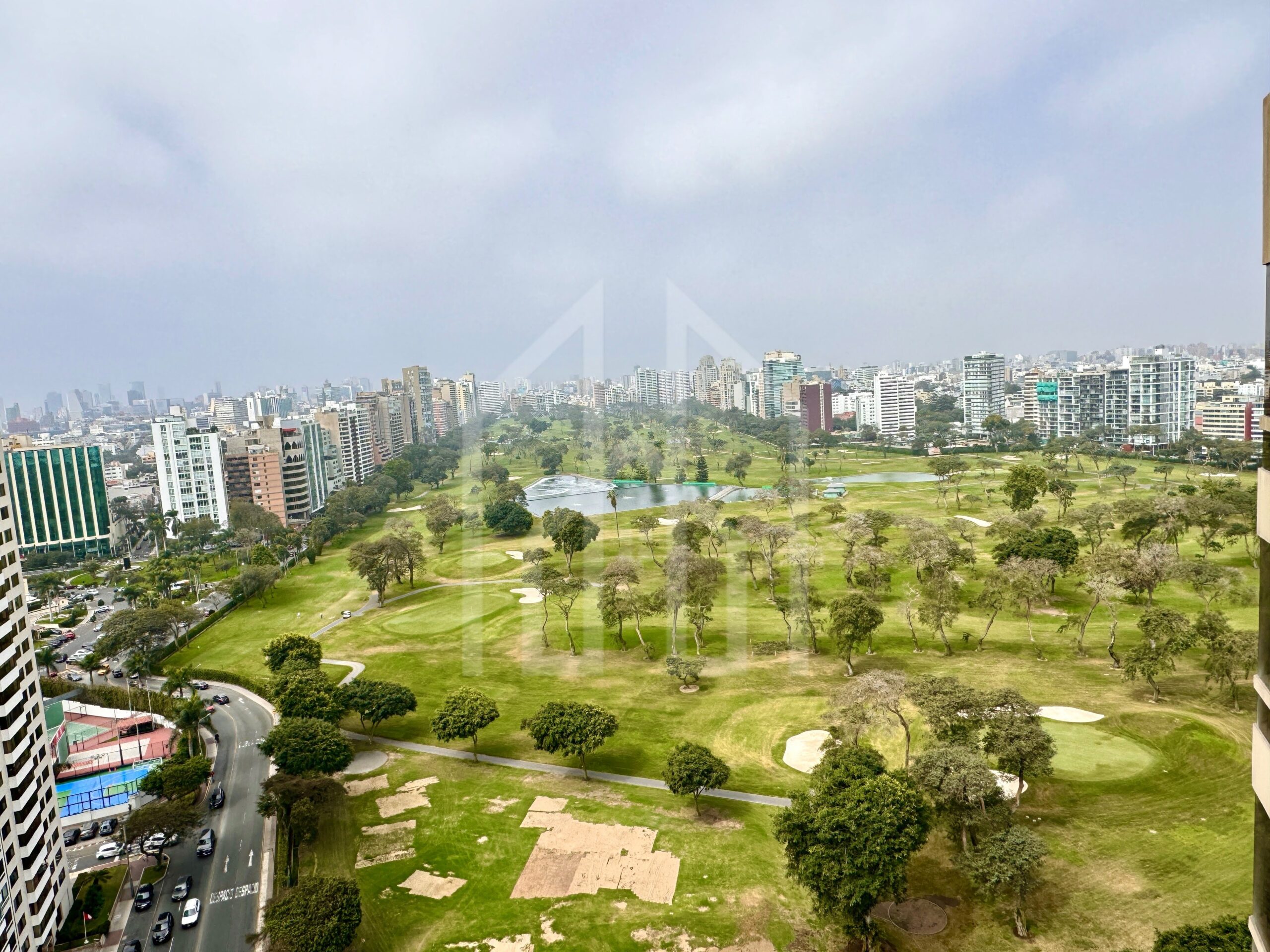 Impresionante Penthouse Triplex Frente al Golf de San Isidro