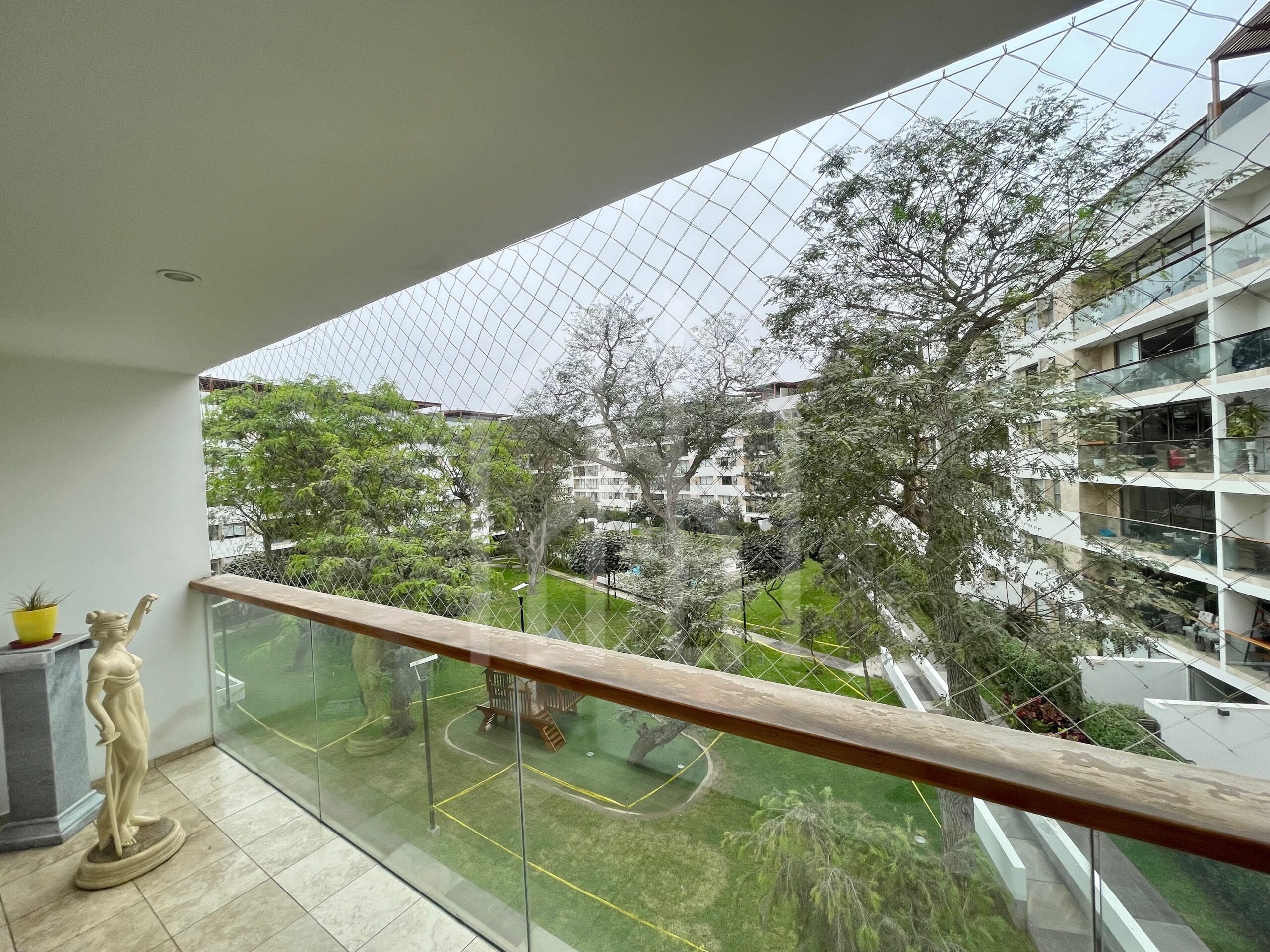 Moderno y Totalmente Remodelado Flat en Condominio