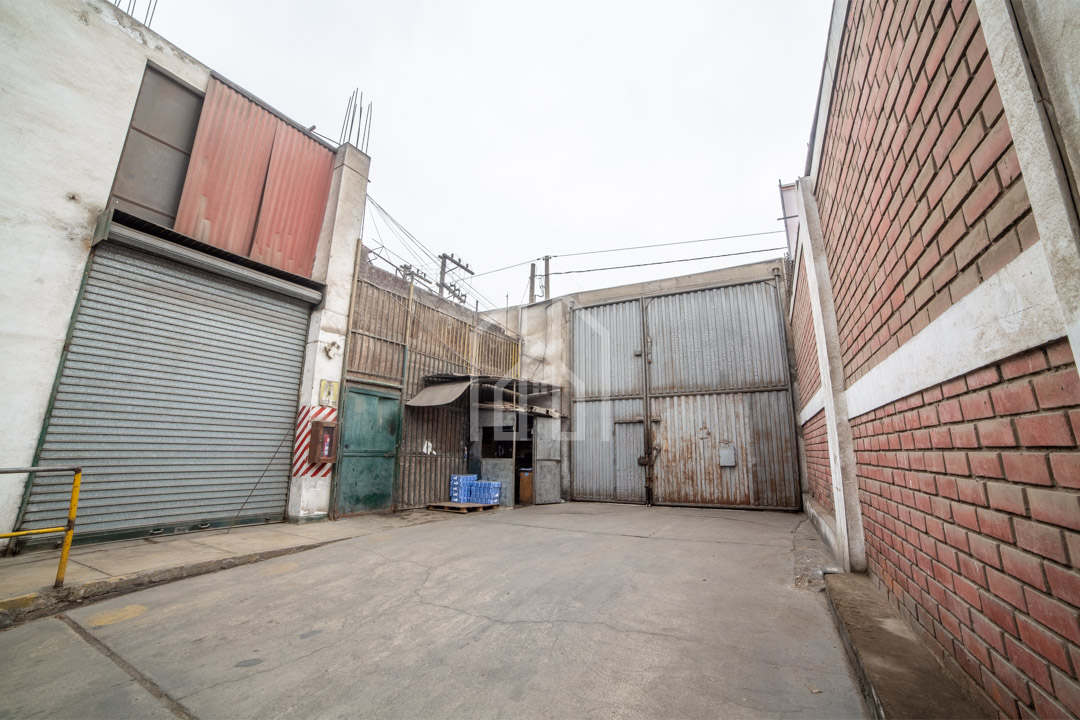 Local Industrial en Venta en Ate (1)