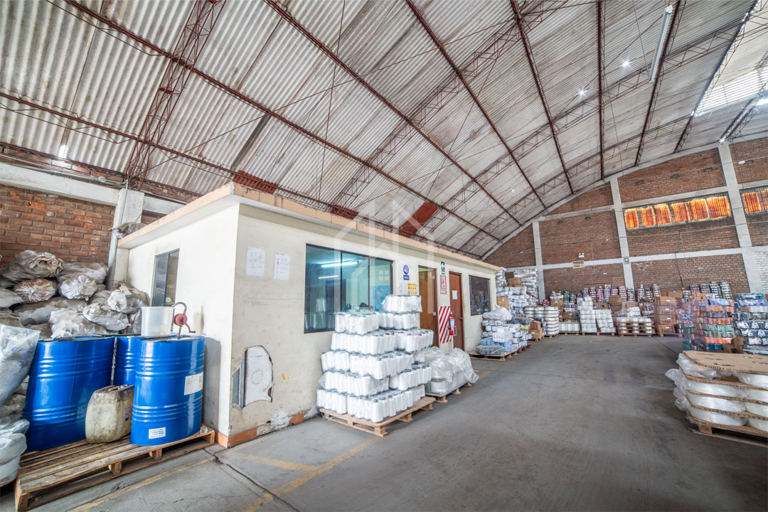 Local Industrial en Venta en Ate (12)