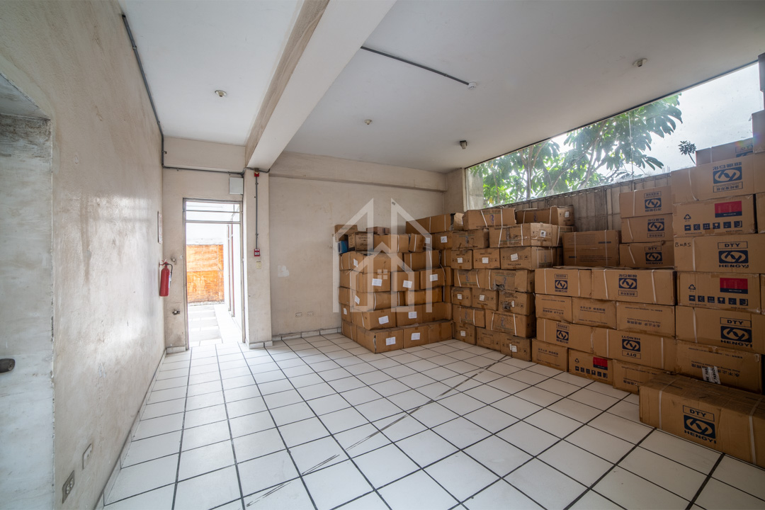Local Industrial en Venta en Ate (4)