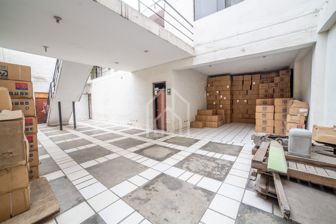 Local Industrial en Venta en Ate (6)