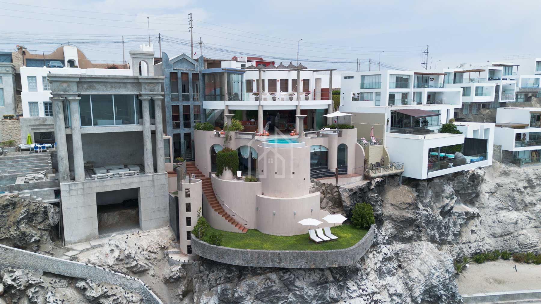 Casa Frente al Mar con Acceso Privado a Playa