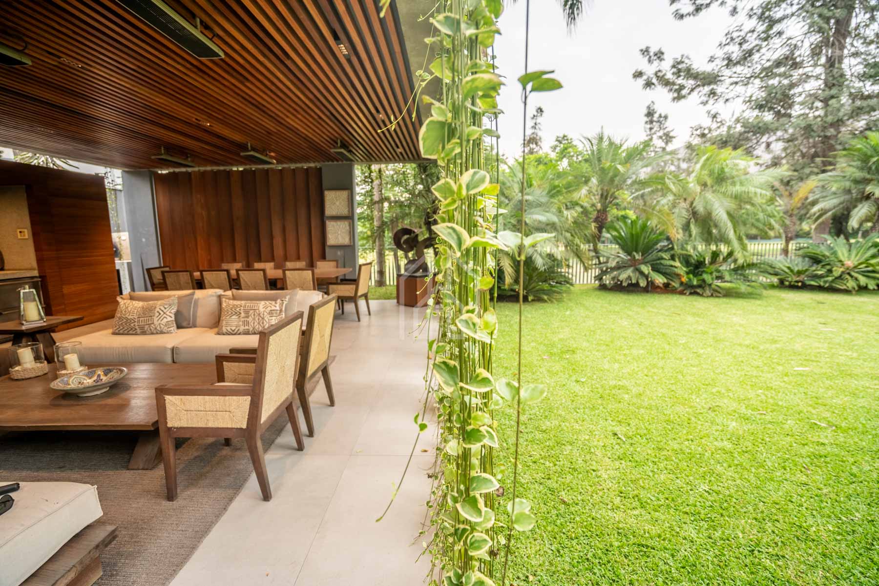 casa en venta la planicie cava piscina y mas-1