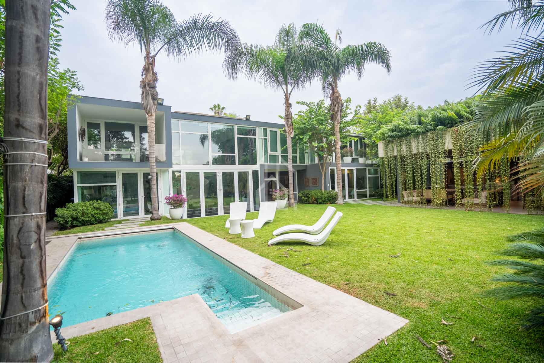 casa en venta la planicie cava piscina y mas-2