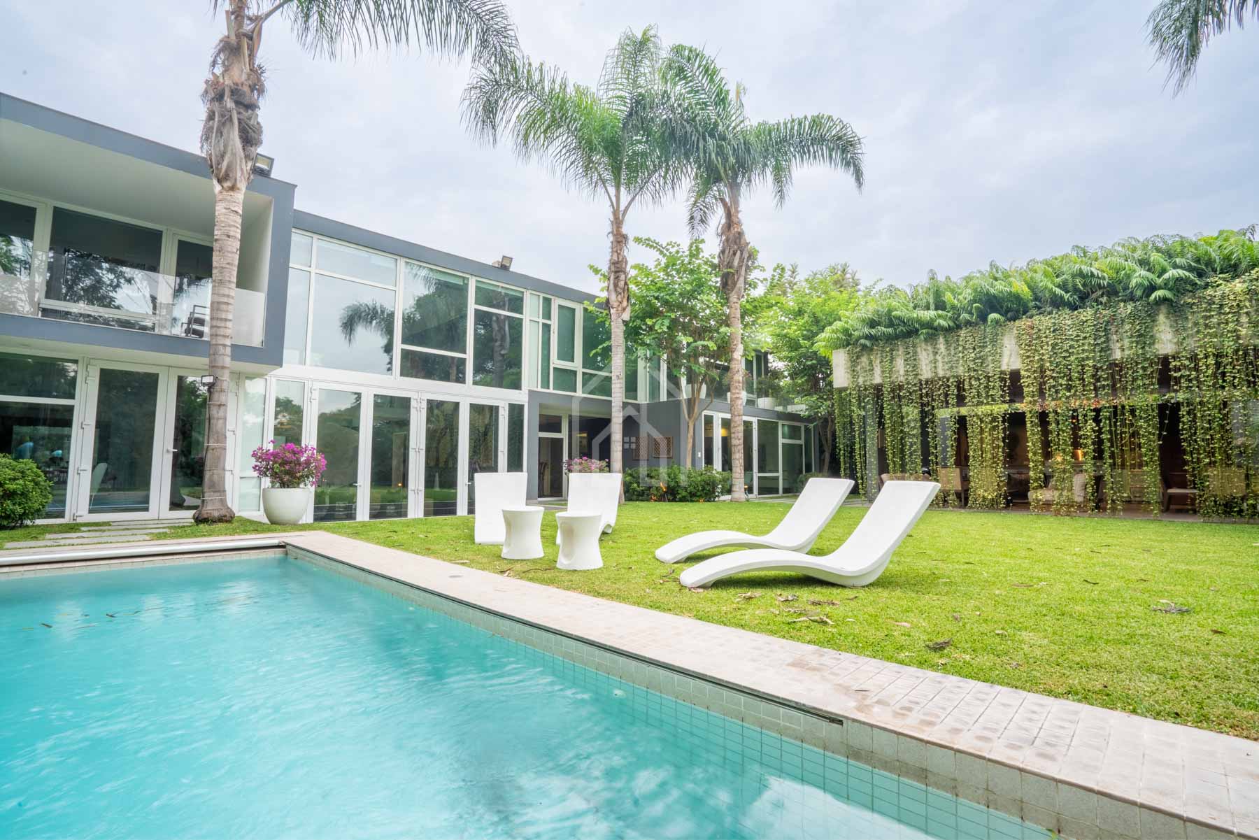 casa en venta la planicie cava piscina y mas-4