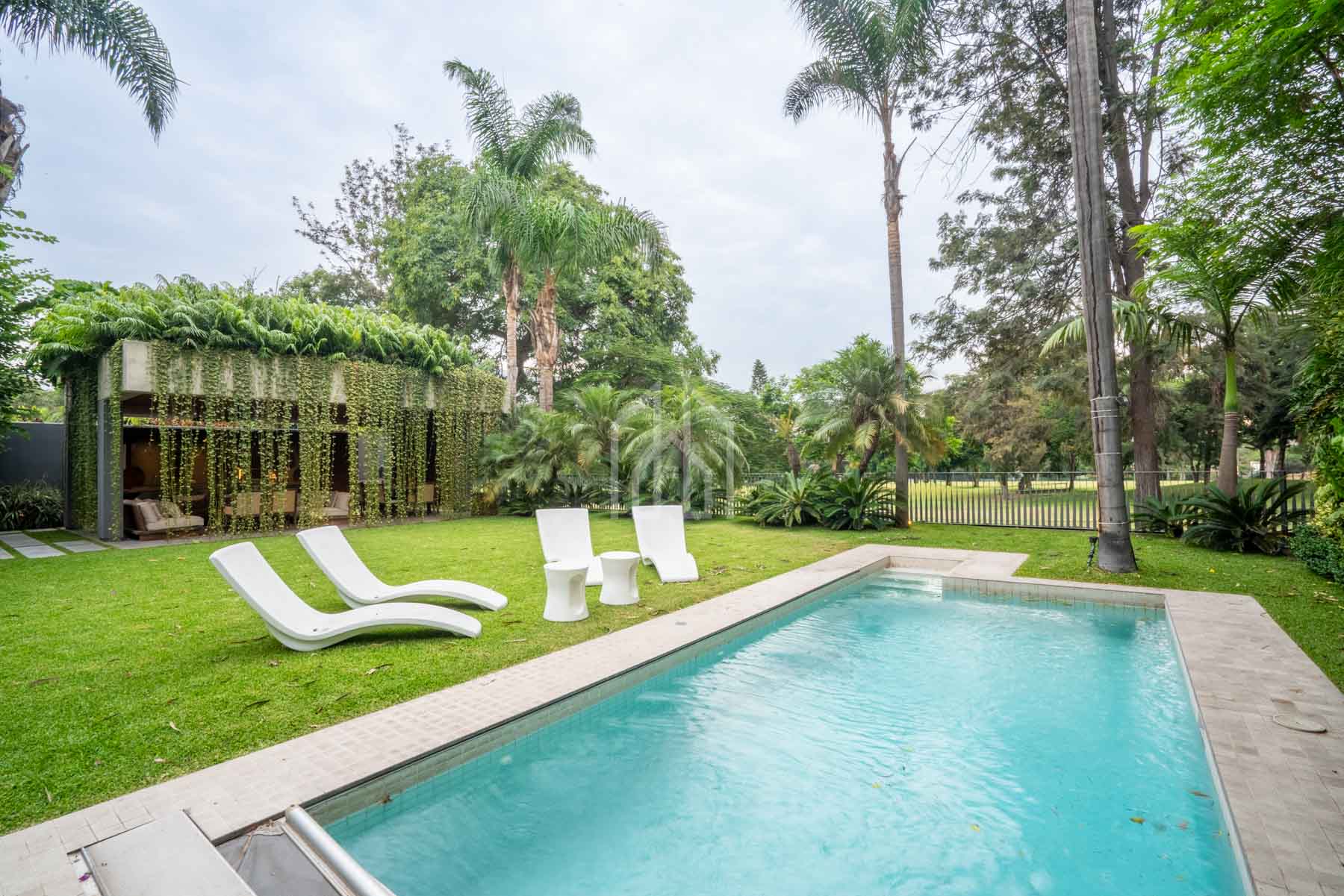 casa en venta la planicie cava piscina y mas-5