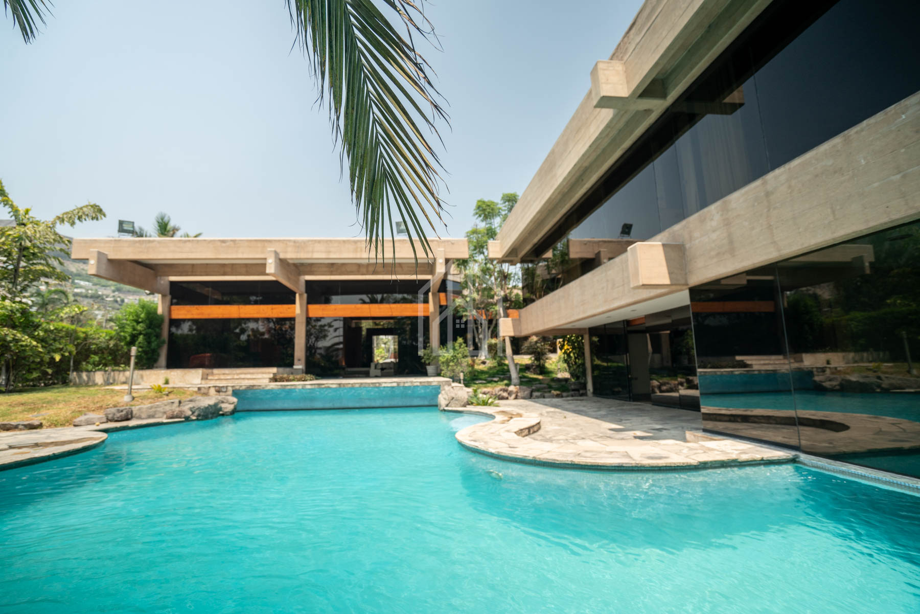 Impresionante Casa con Piscina Integrada