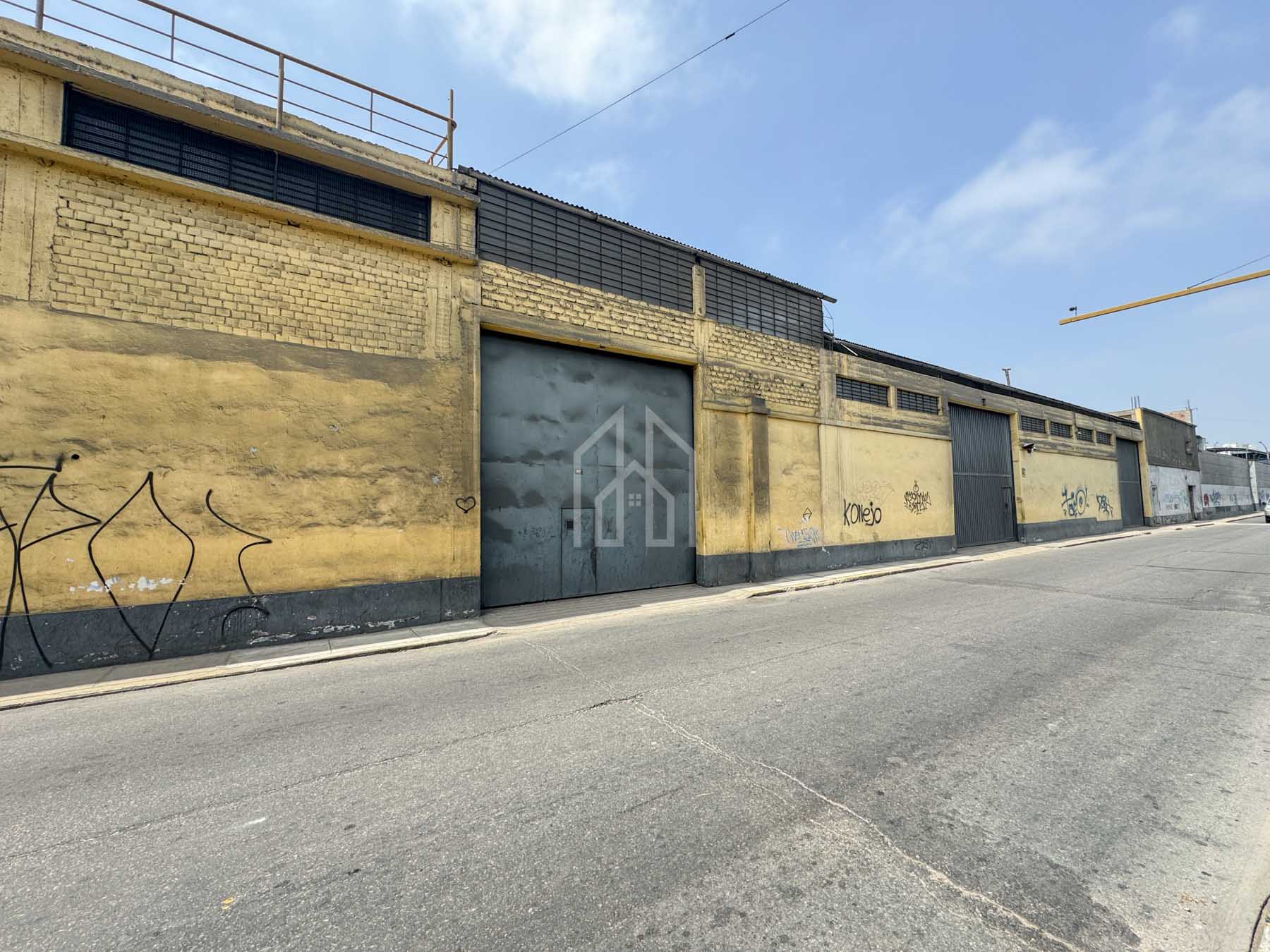 local industrial comercial en venta avenida argentina-12