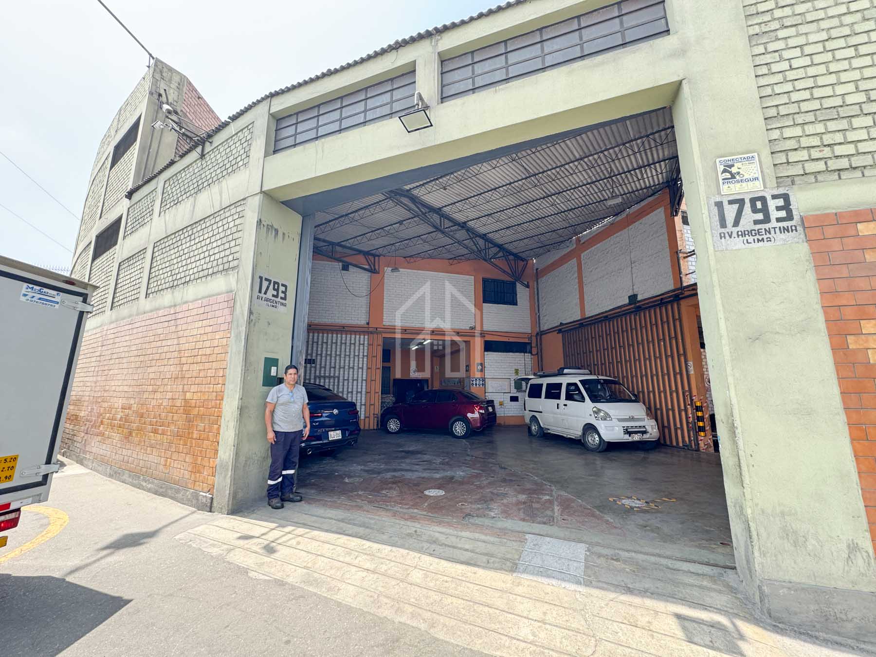 local industrial comercial en venta avenida argentina-13