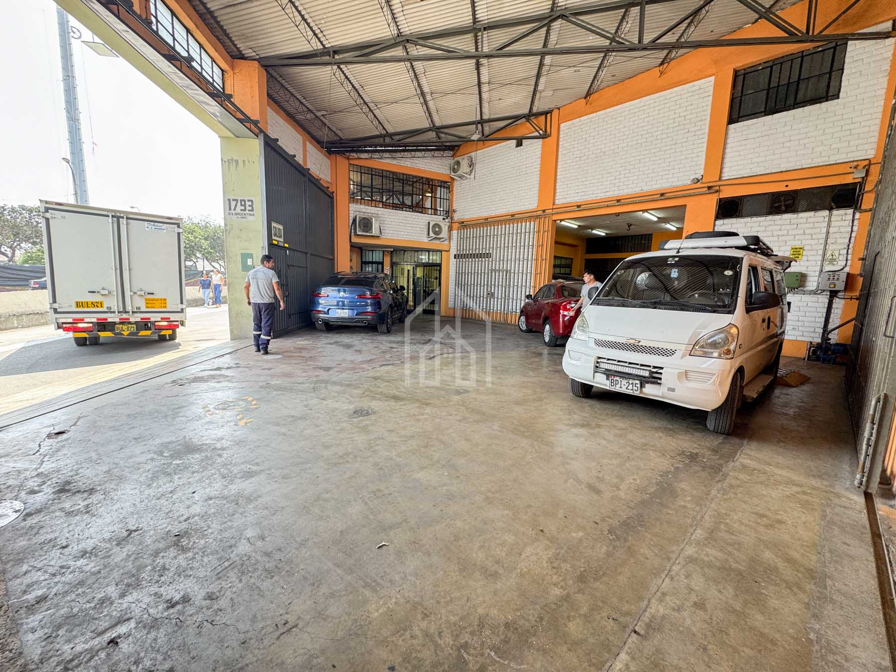 local industrial comercial en venta avenida argentina-16