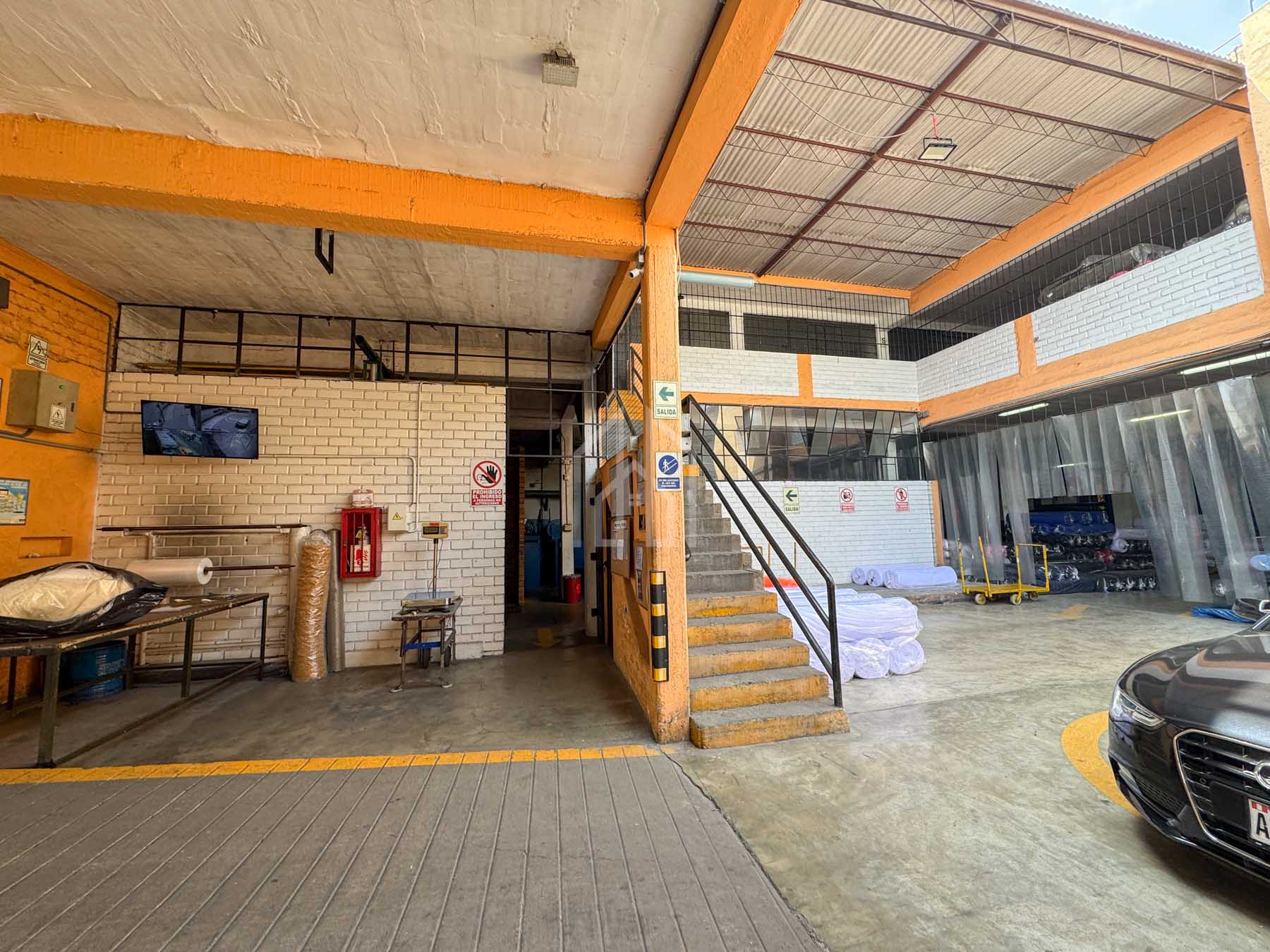 local industrial comercial en venta avenida argentina-18