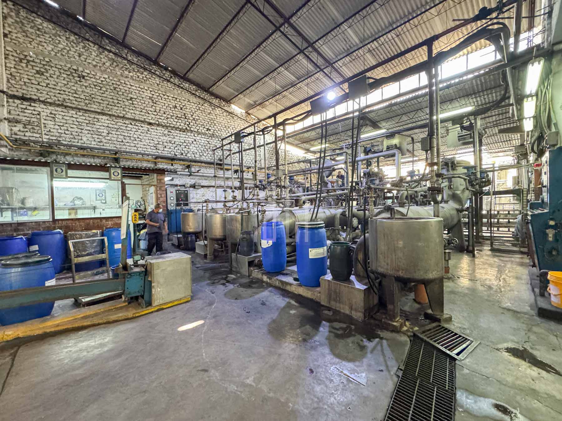 local industrial comercial en venta avenida argentina-24