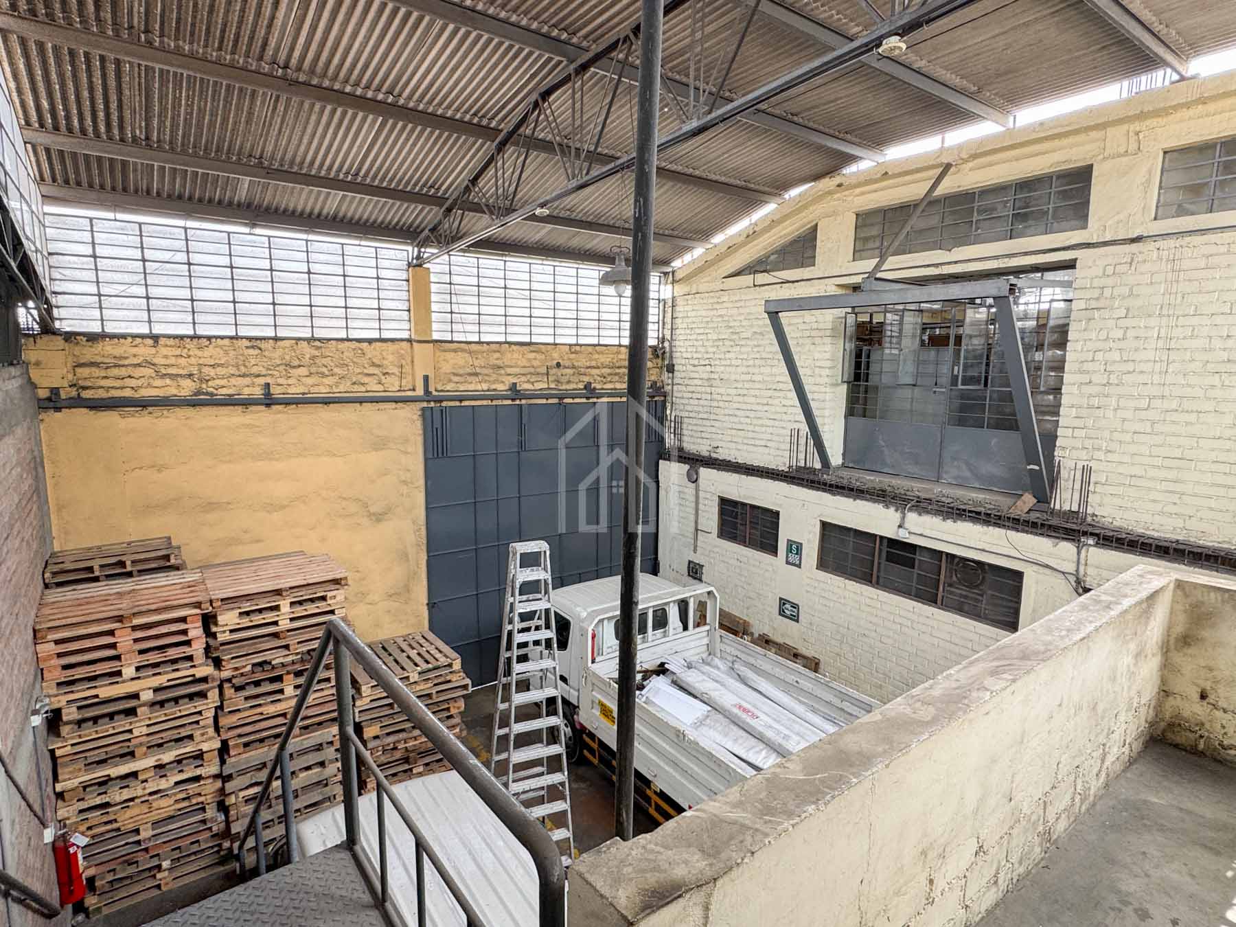 local industrial comercial en venta avenida argentina-36