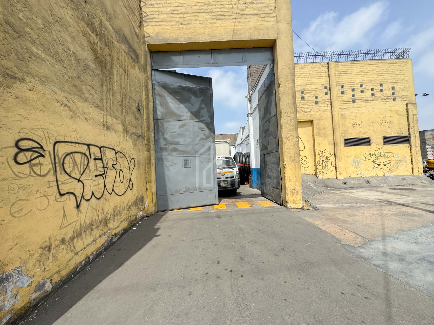 local industrial comercial en venta avenida argentina-8