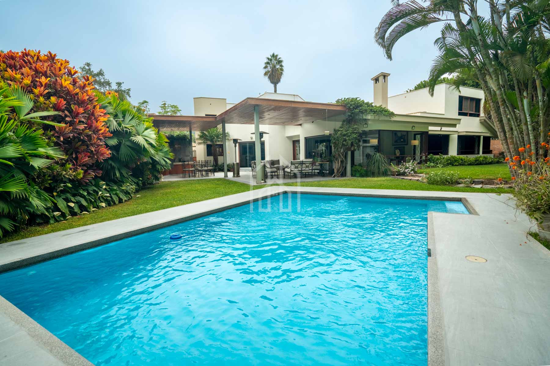 Exclusiva y Moderna Casa en La Estancia