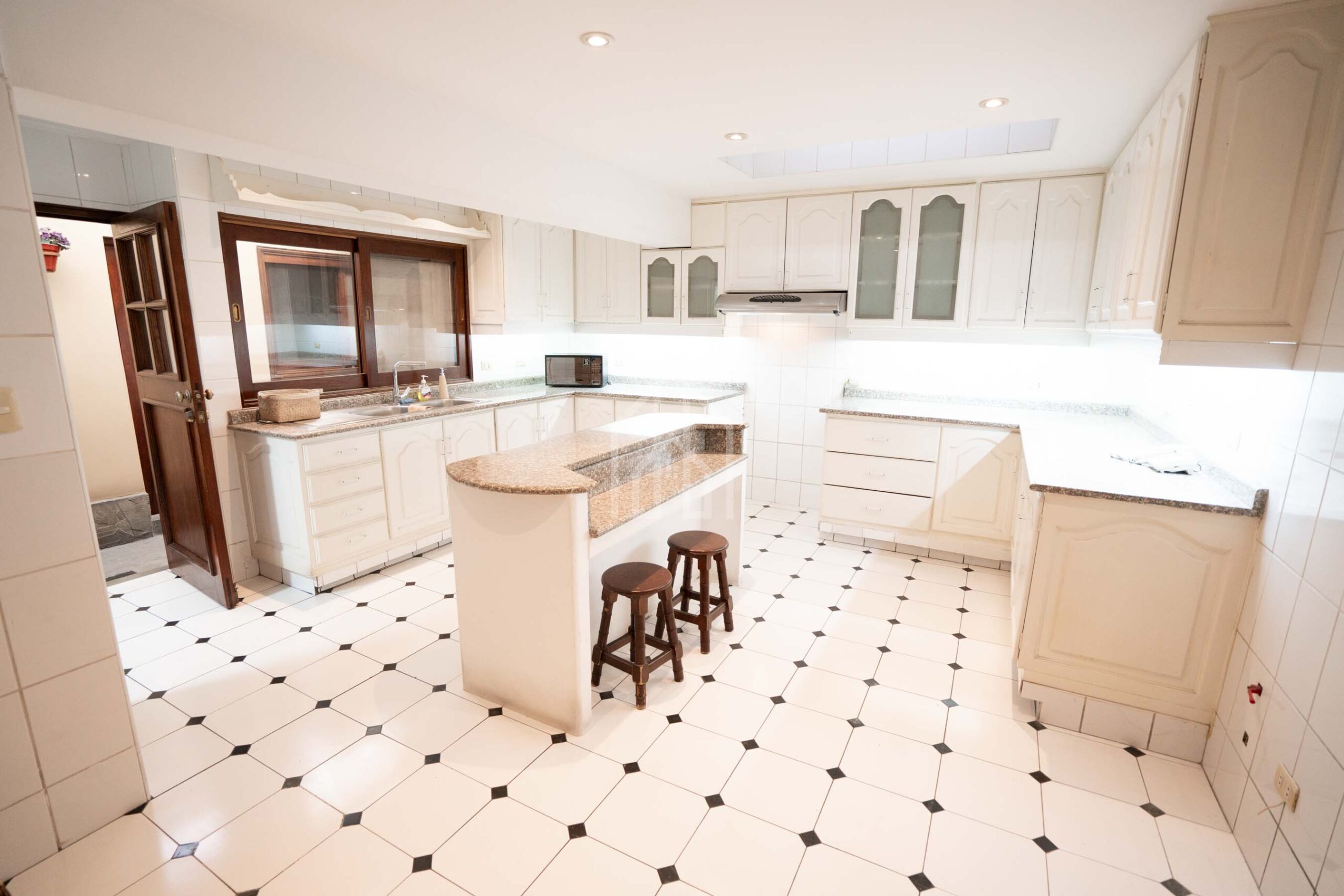 casa en venta condominio britanico surco-16