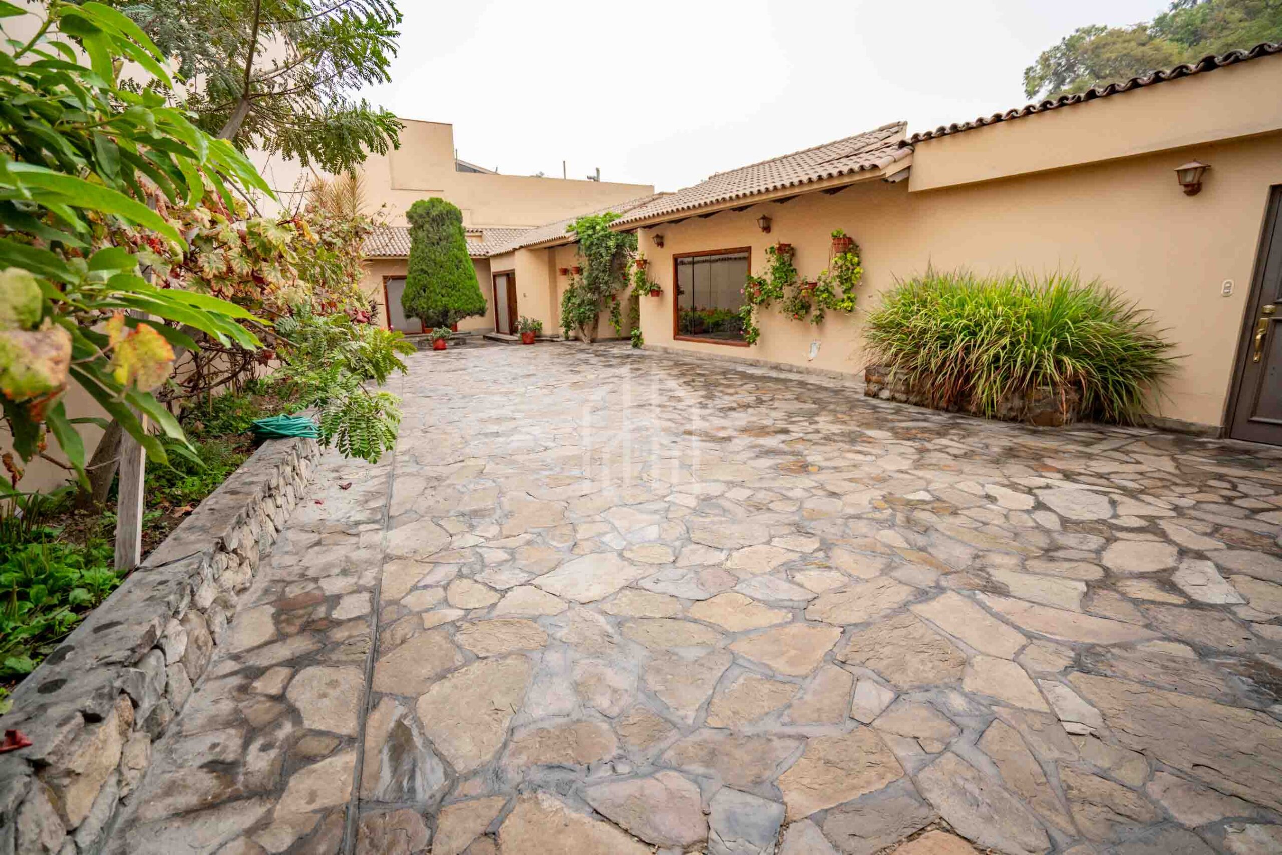 casa en venta condominio britanico surco-22