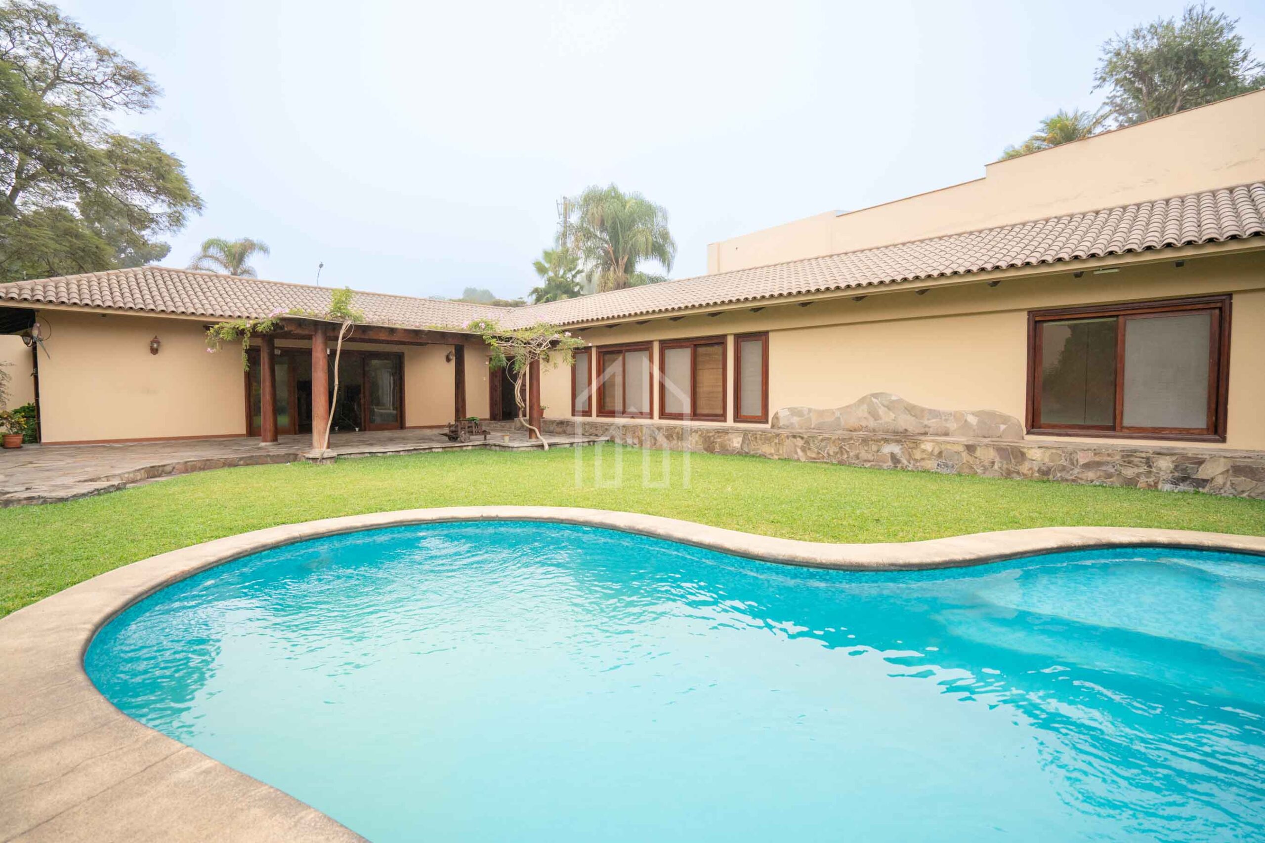 casa en venta condominio britanico surco-3