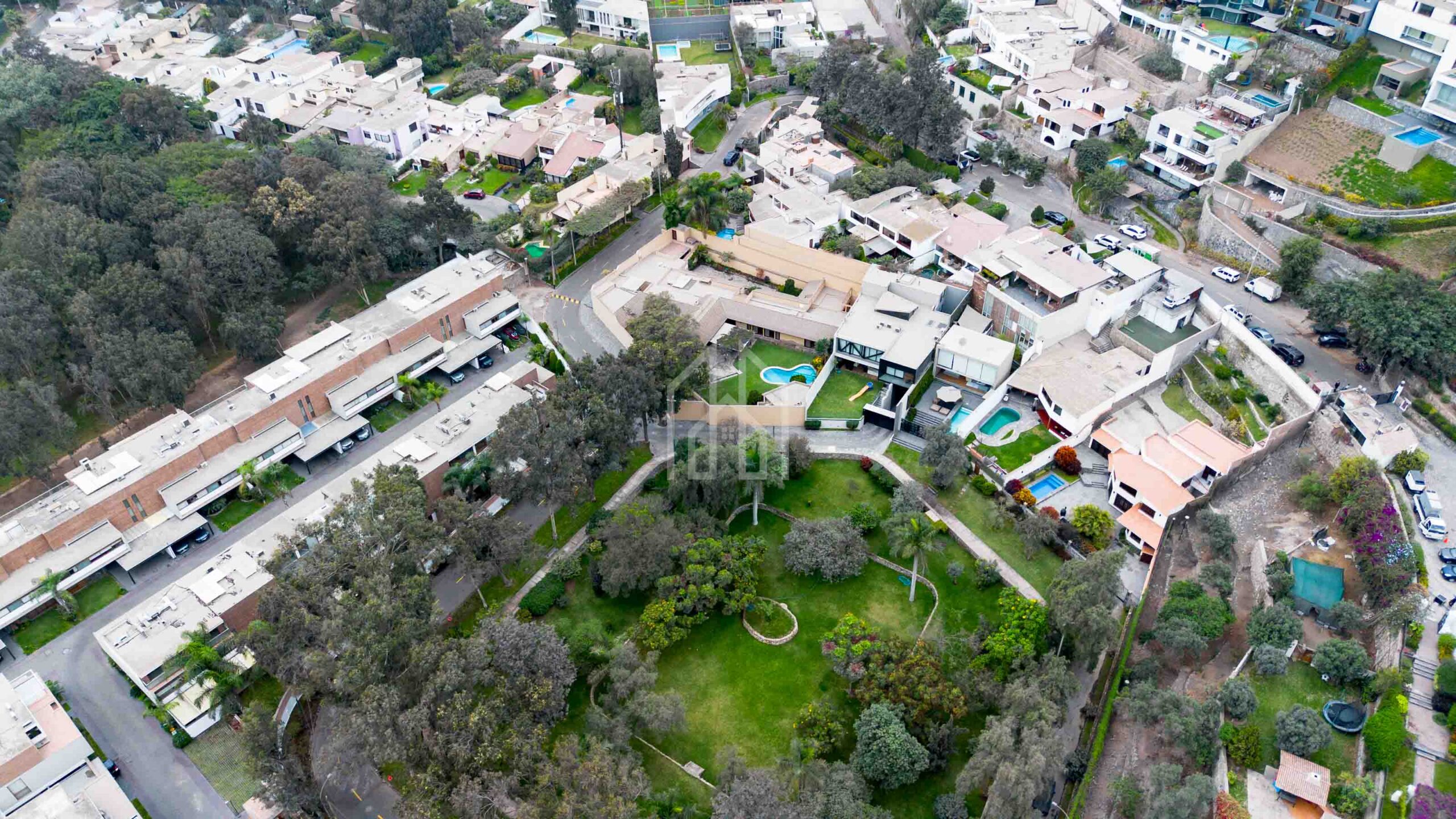 casa en venta condominio britanico surco-51