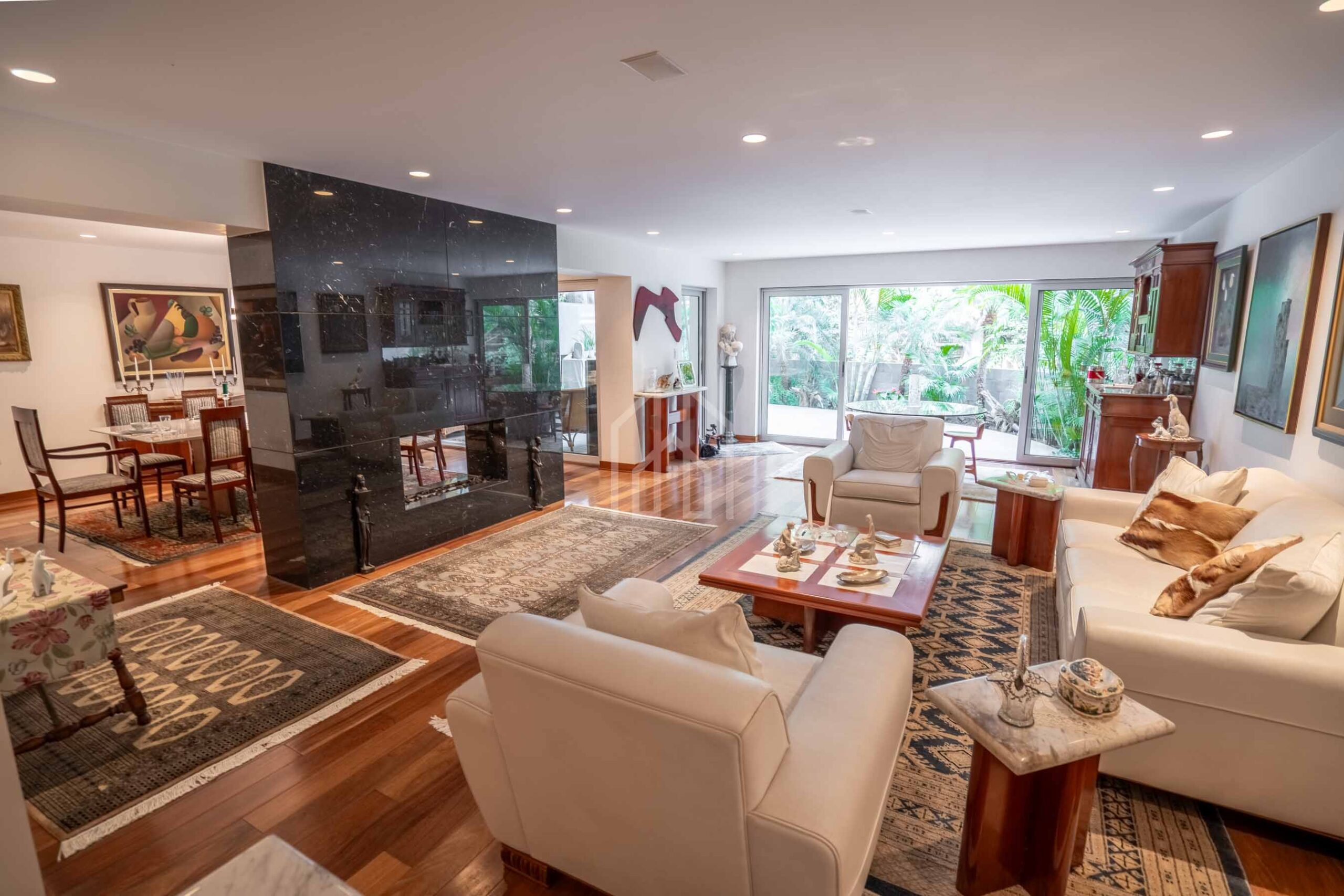 Amplio Departamento de Lujo - Las Buganvilias