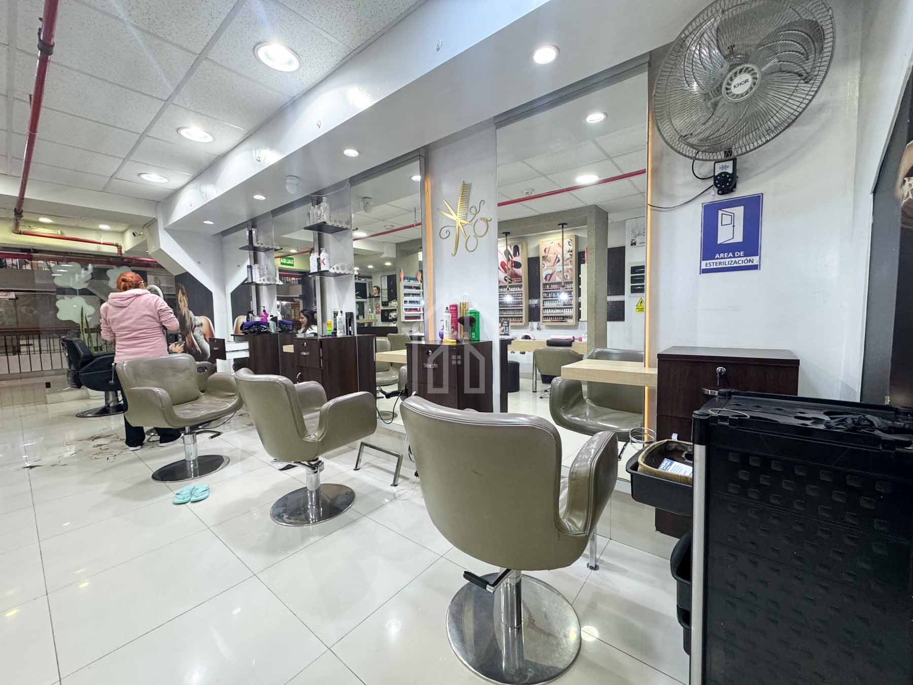 tienda en venta centro comercial caminos del inca-10