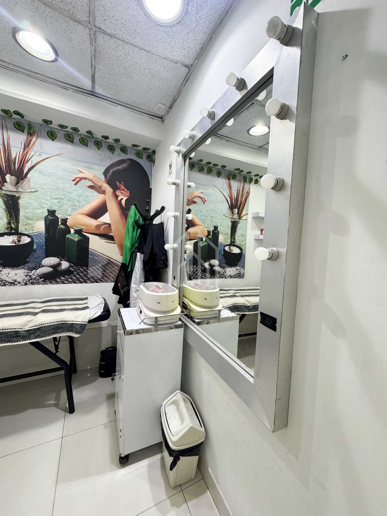 tienda en venta centro comercial caminos del inca-15