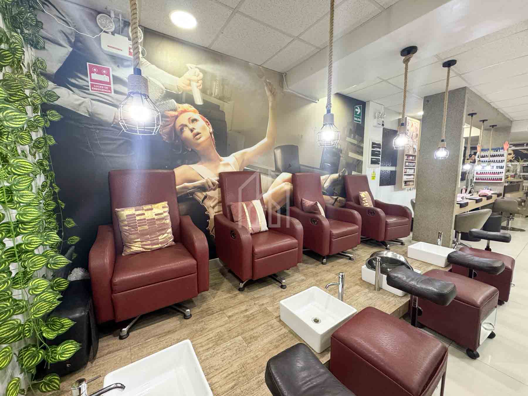 tienda en venta centro comercial caminos del inca-5