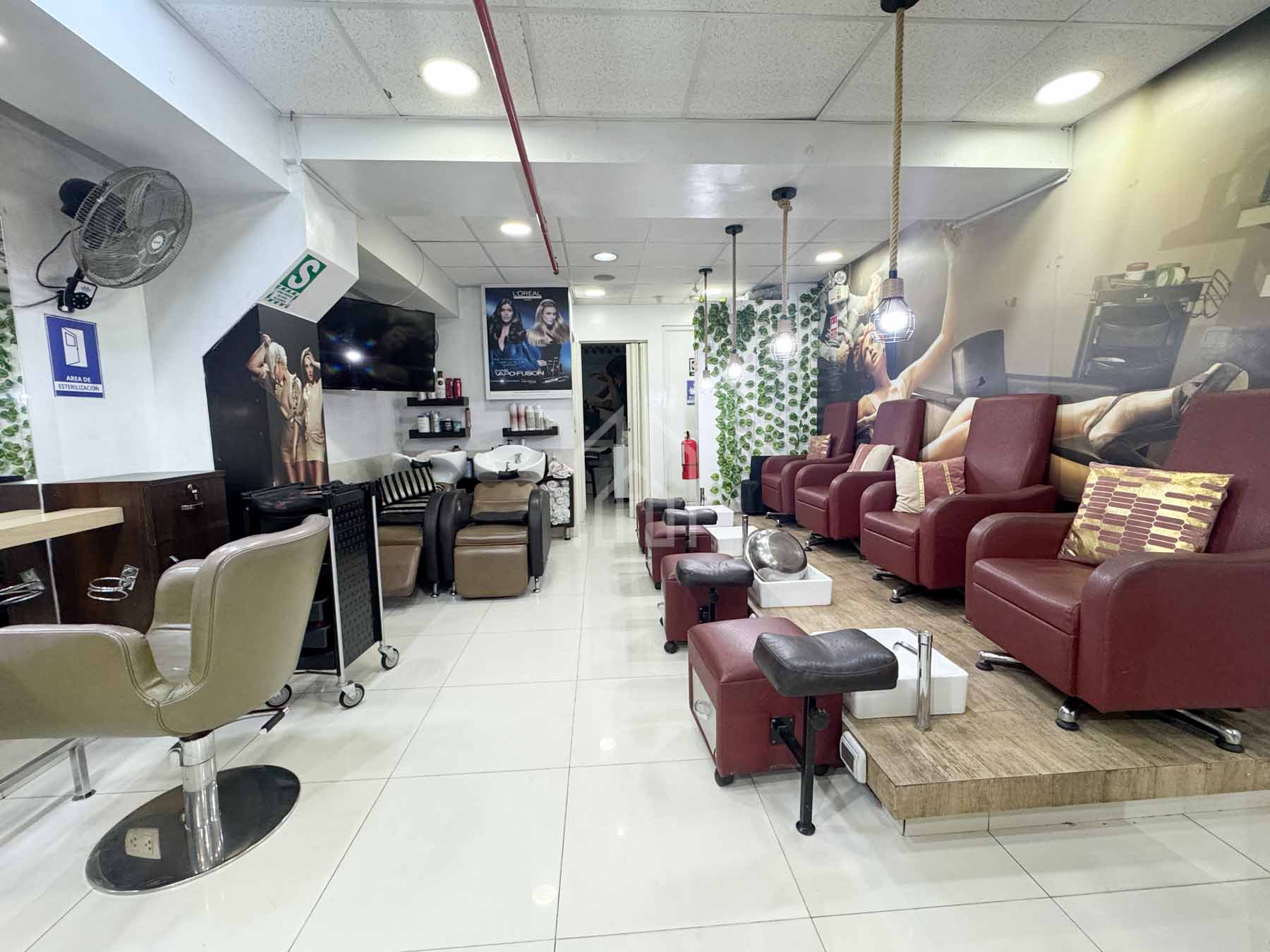 tienda en venta centro comercial caminos del inca-6