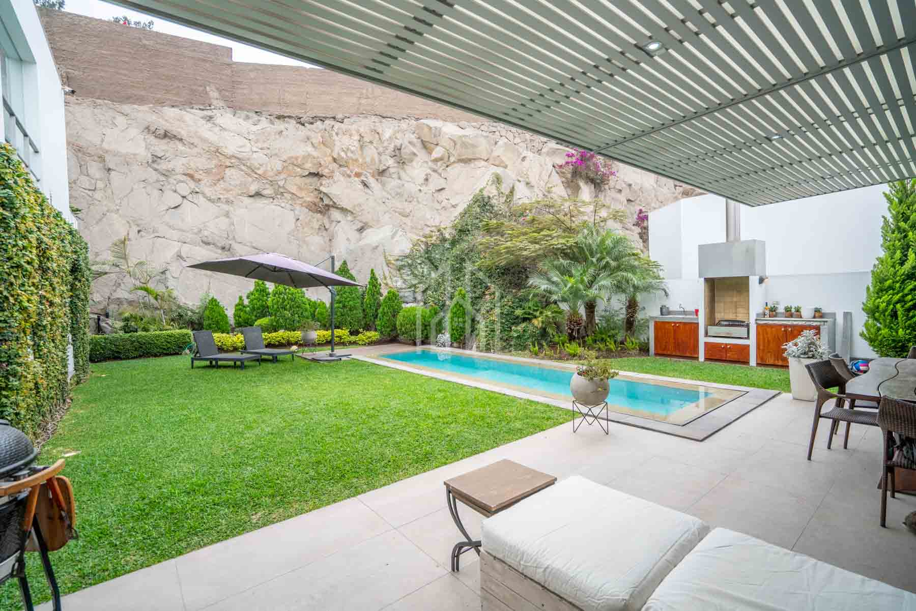 casa en venta la planicie condominio-24