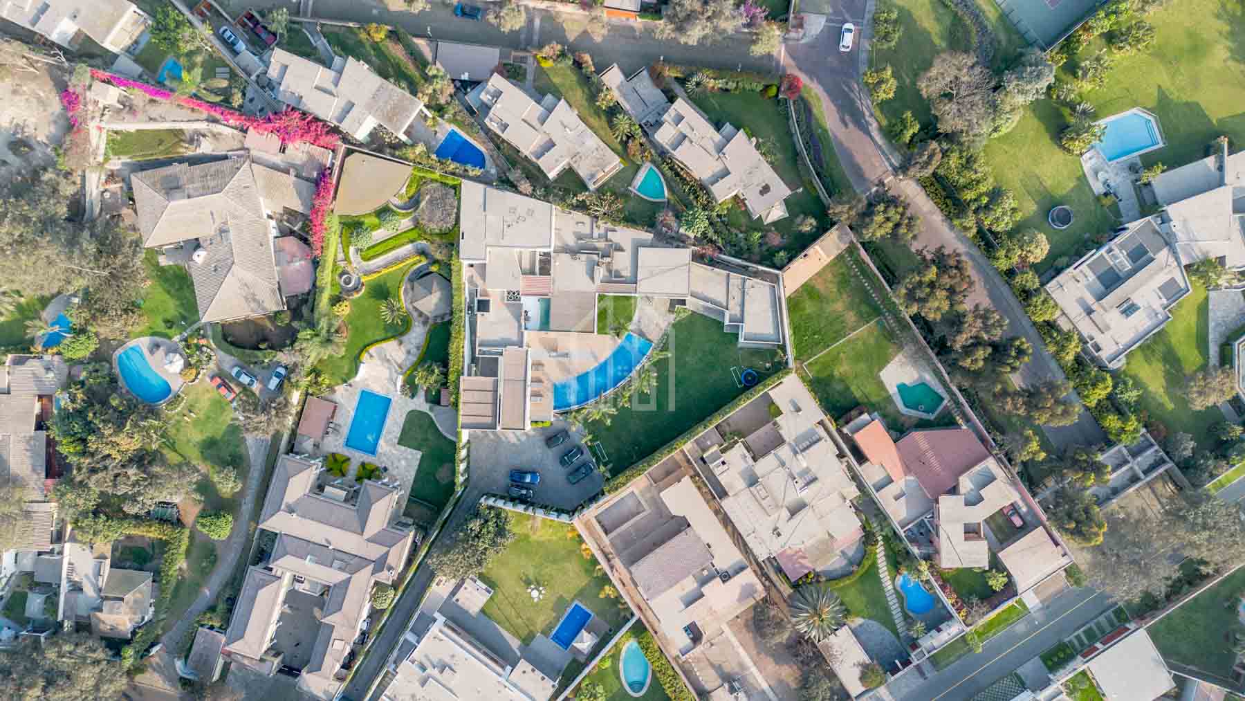 gran casa en venta en la planicie-3