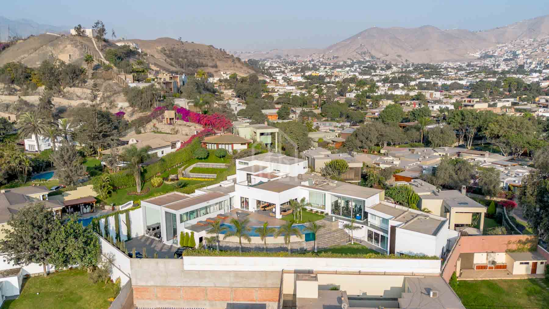 gran casa en venta en la planicie-4