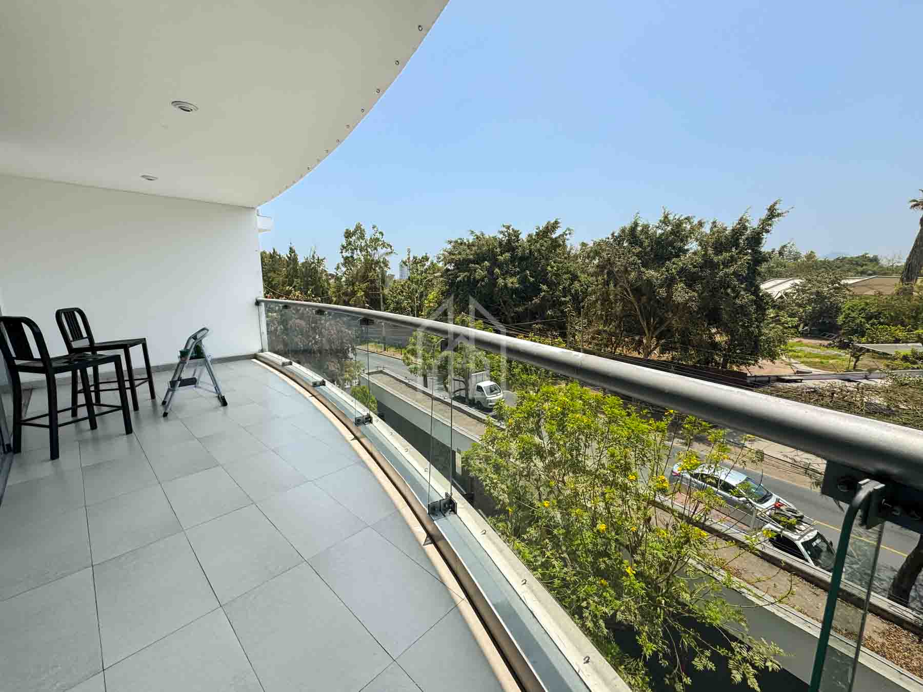 Elegancia frente al Golf Los Incas