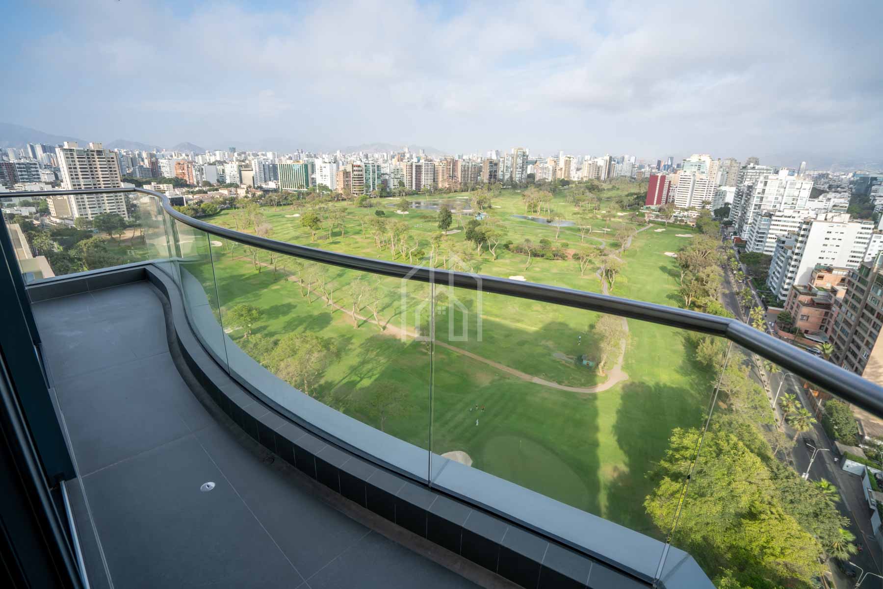 departamento en venta departamento penthouse golf san isidro-32