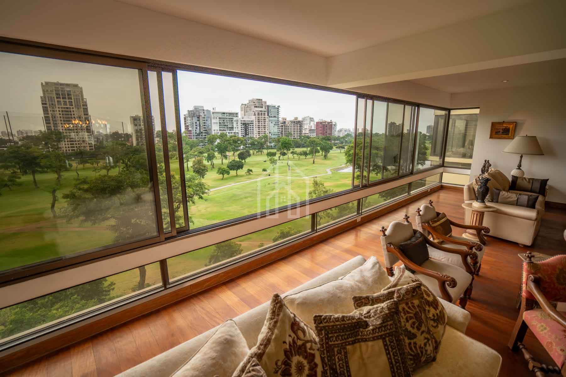 Amplio Flat con Vista al Golf