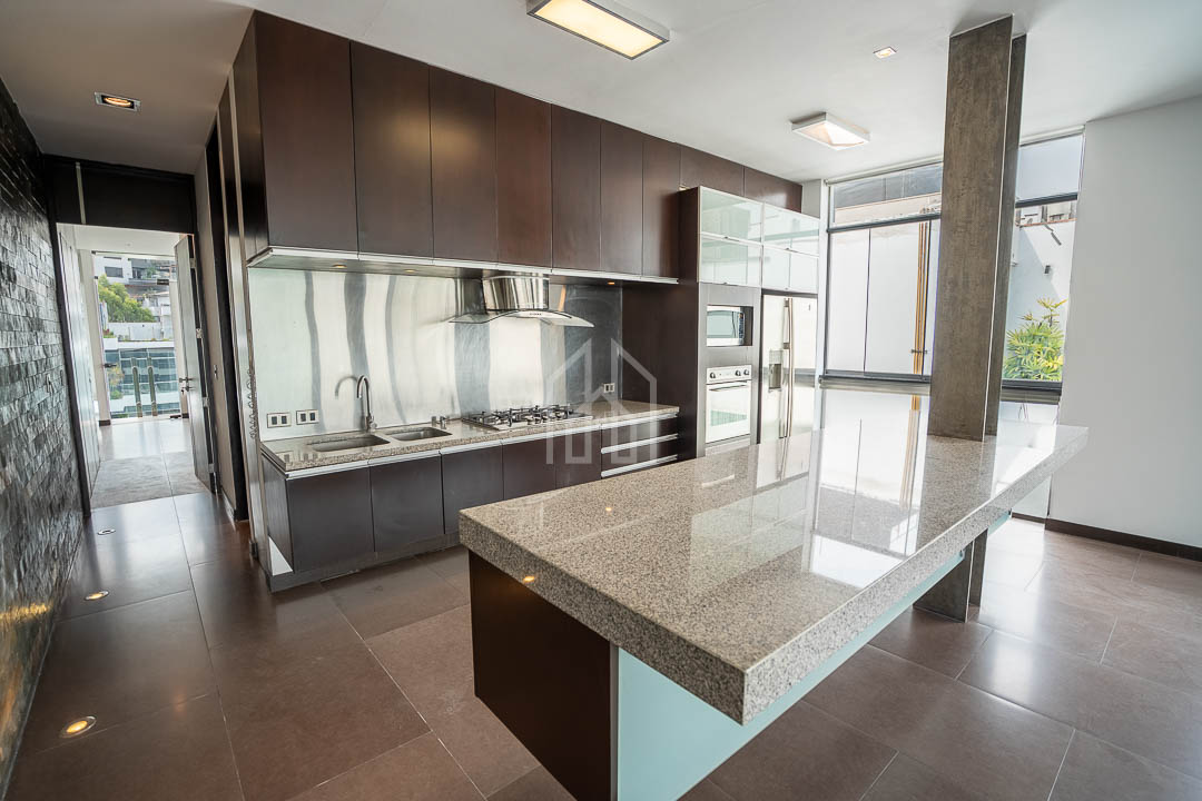 departamento en venta en surco golf los incas-17