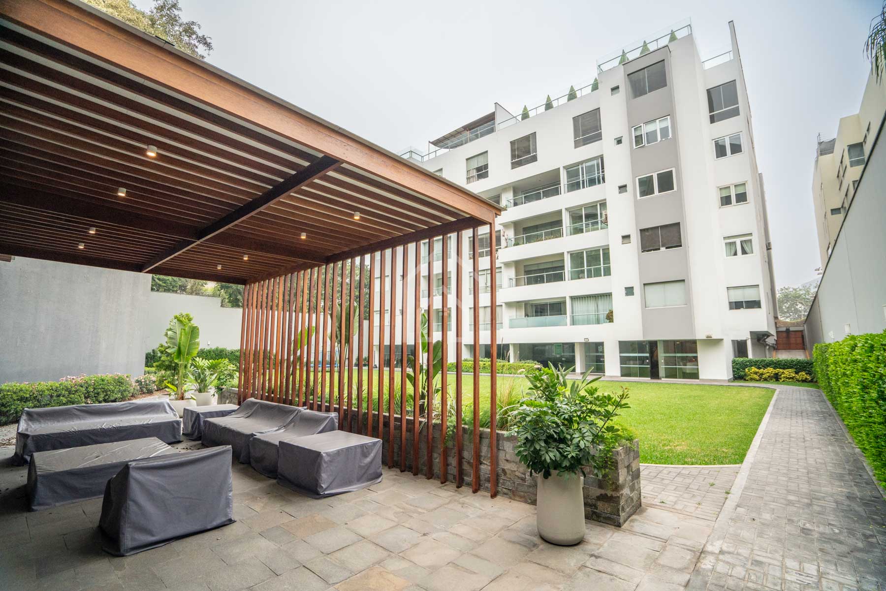 departamento en venta golf los incas cuadra 8-2