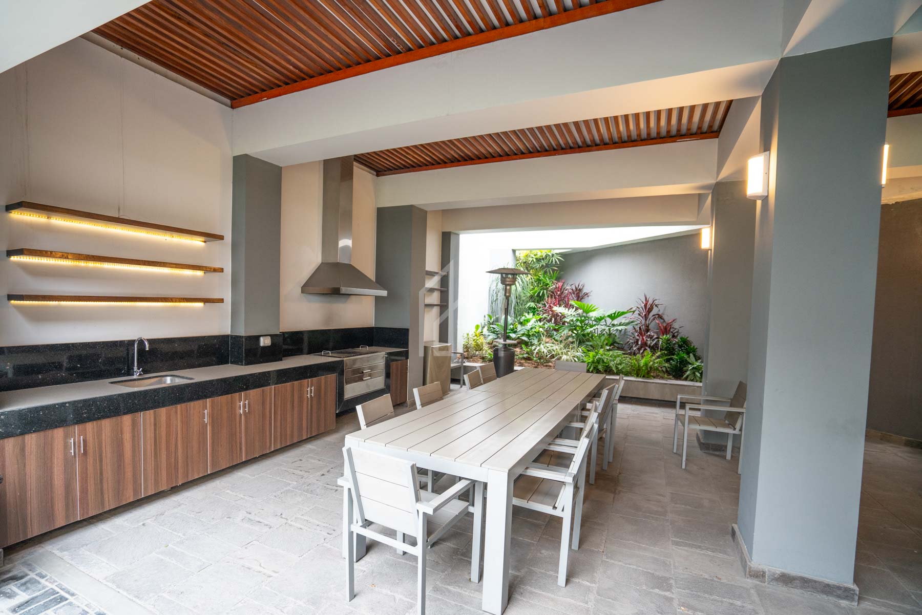 departamento en venta golf los incas cuadra 8-8
