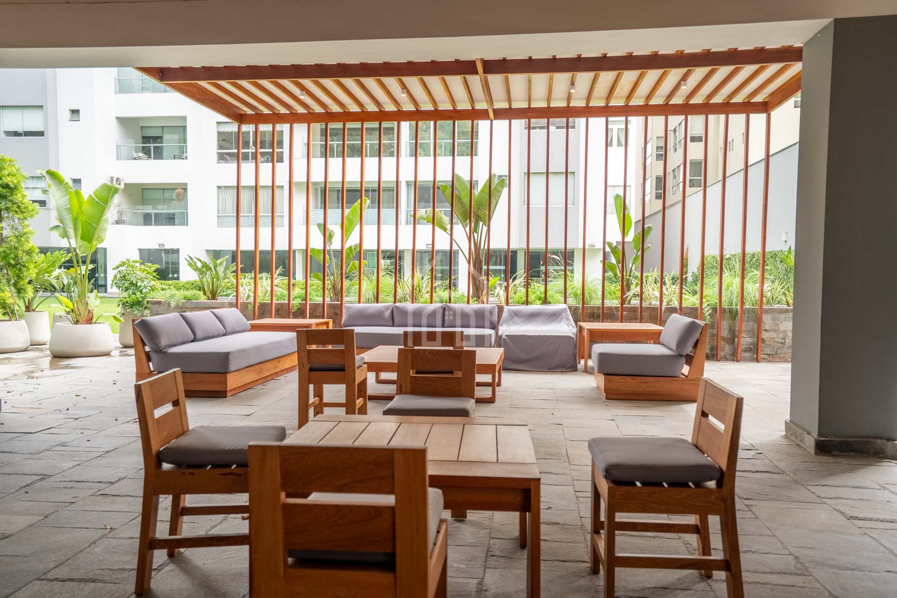 departamento en venta golf los incas cuadra 8-9