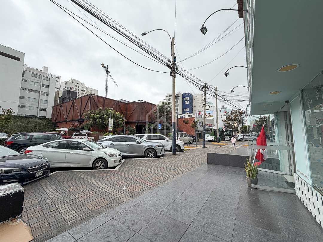 local comercial av conquistadores san isidro-4