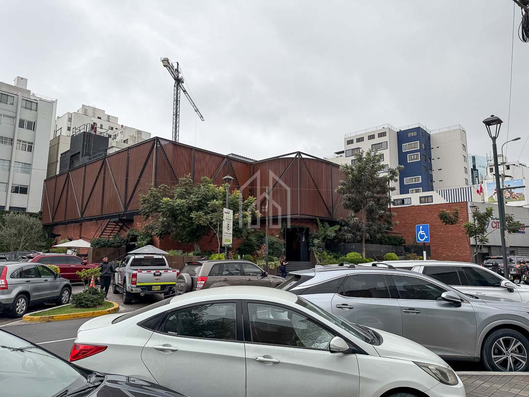 local comercial av conquistadores san isidro-6